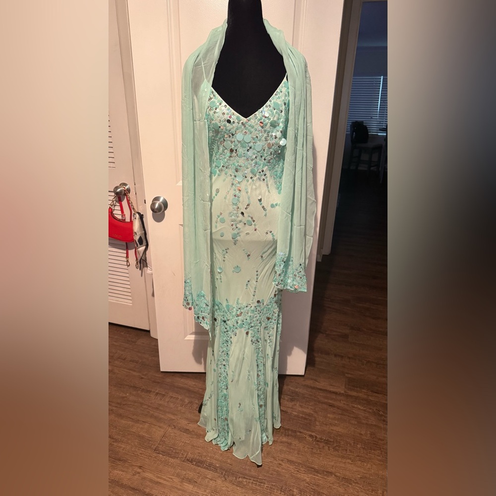 COPY - Beautiful boutique and one of a kind, teal sequined, slight mermaid bodi… - Picture 4 of 11